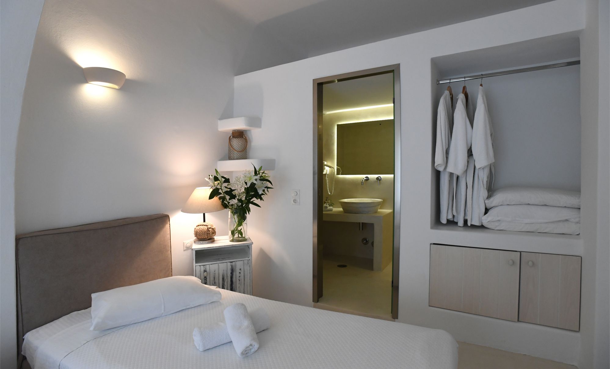 Τρίκλινο Δωμάτιο 4