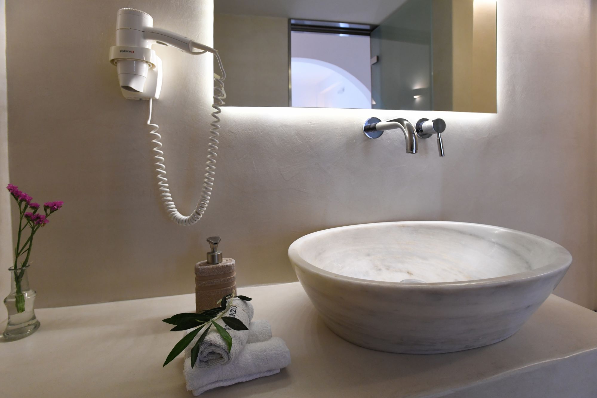 Τρίκλινο Δωμάτιο 8